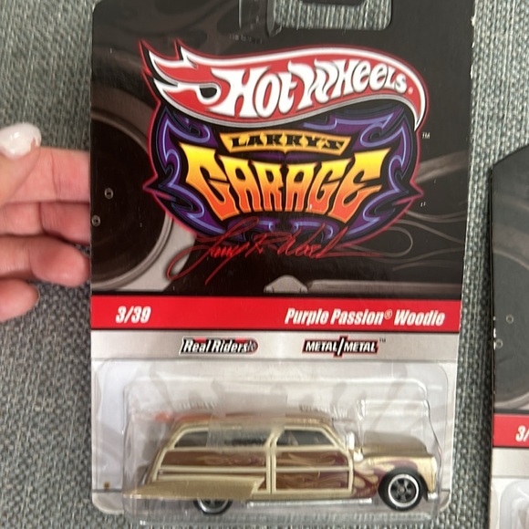 2009 Hot wheels bundle three Larry’s Garage Real Riders - Picture 2 of 11